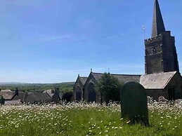 a Stunning and Cosy Character cob Cottage C1750