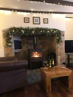 a Stunning and Cosy Character cob Cottage C1750