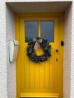 a Stunning and Cosy Character cob Cottage C1750