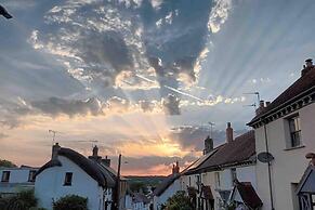 a Stunning and Cosy Character cob Cottage C1750