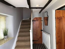 a Stunning and Cosy Character cob Cottage C1750