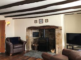 a Stunning and Cosy Character cob Cottage C1750