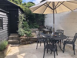 a Stunning and Cosy Character cob Cottage C1750