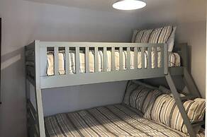 2 Bed Cottage - Sleeps 5 - Pets - Garden - Parking