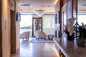 Grand Sea View Retreat by Sea N' Rent