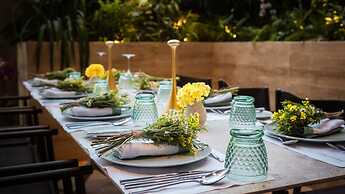 Mitsis N'U Piraeus Port