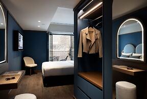 Mitsis N'U Piraeus Port