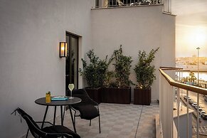 Mitsis N'U Piraeus Port