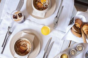 Mitsis N'U Piraeus Port