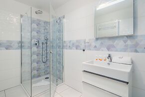 Sweet Apartment Five Seas by Renters