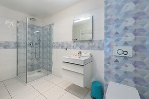 Sweet Apartment Five Seas by Renters