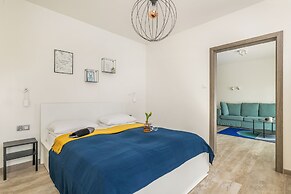 Sweet Apartment Five Seas by Renters