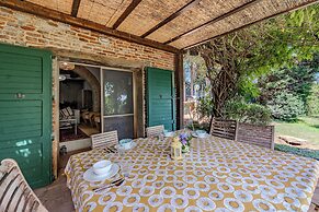 Amazing Villa Near The Lake With Pool