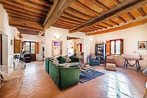 Amazing Villa Near The Lake With Pool