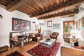 Amazing Villa Near The Lake With Pool