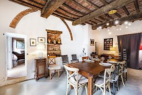 Amazing Villa Near The Lake With Pool