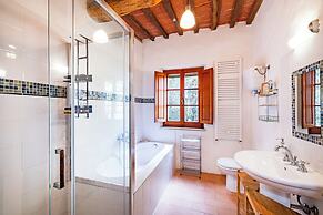 Amazing Villa Near The Lake With Pool