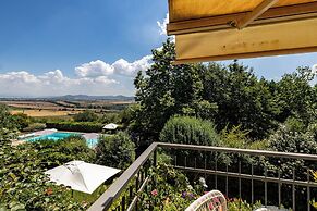 Amazing Villa Near The Lake With Pool