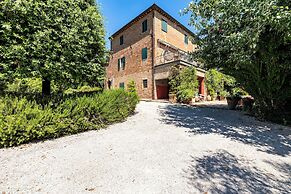 Amazing Villa Near The Lake With Pool