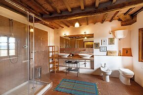 Amazing Villa Near The Lake With Pool