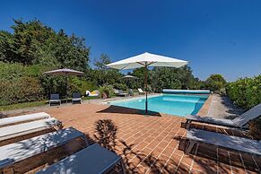 Amazing Villa Near The Lake With Pool