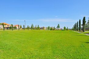 Spacious 5 Bed Pool Home With Game Room-5488sc 5 Bedroom Home by RedAw