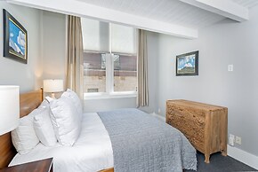 East Side Hideaway 3 Bedroom Condo by RedAwning