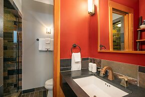 East Side Hideaway 3 Bedroom Condo by RedAwning