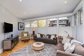 East Side Hideaway 3 Bedroom Condo by RedAwning