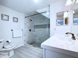 Lovely Family Townhome In Great Location-2200scd 4 Bedroom Townhouse b