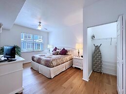 Lovely Family Townhome In Great Location-2200scd 4 Bedroom Townhouse b