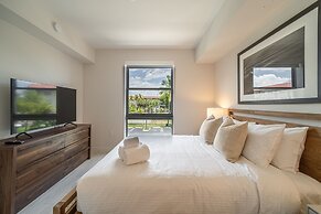 Tucker at Palmer Dadeland Miami