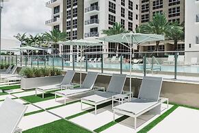 Tucker at Palmer Dadeland Miami