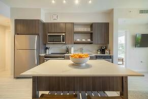 Tucker at Palmer Dadeland Miami