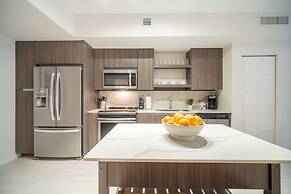 Tucker at Palmer Dadeland Miami