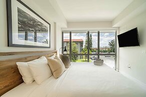 Tucker at Palmer Dadeland Miami