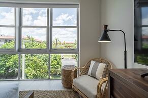 Tucker at Palmer Dadeland Miami