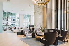 Tucker at Palmer Dadeland Miami