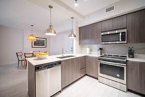 Tucker at Palmer Dadeland Miami