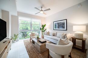 Tucker at Palmer Dadeland Miami