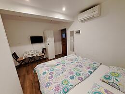 Studio Leo Apartment