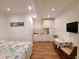 Studio Leo Apartment