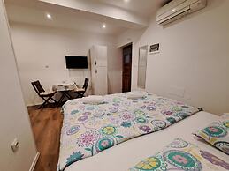 Studio Leo Apartment