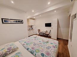 Studio Leo Apartment