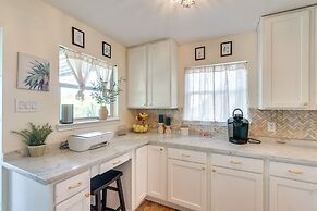 Central Seabrook Home: Pool ~ 2 Mi to Nasa Center!