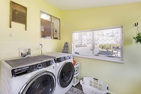 Hot Tub & Fire Pit: Serene Clifton Retreat!