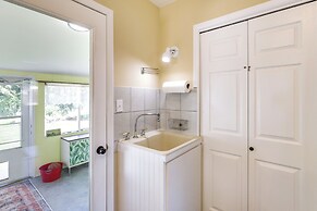 Hot Tub & Fire Pit: Serene Clifton Retreat!