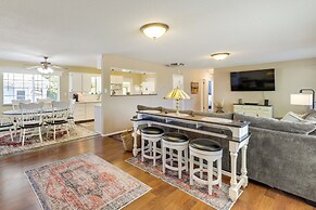 Hot Tub & Fire Pit: Serene Clifton Retreat!