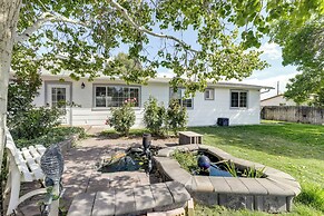 Hot Tub & Fire Pit: Serene Clifton Retreat!