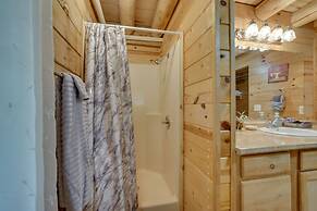 Secluded Broken Bow Cabin w/ Fire Pit and Deck!